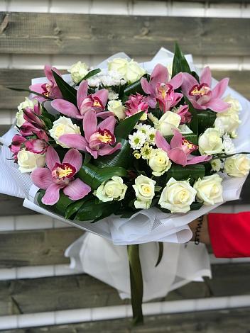 Букет цветов из: Розы и Хризантемы в Прибельский