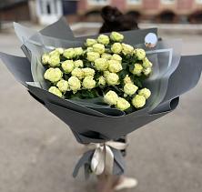 Букет Белые кустовые розы Солинеро в Прибельский