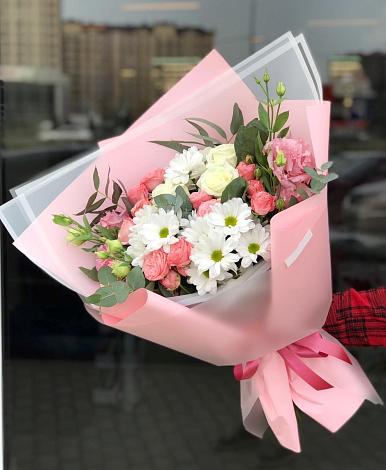 Букет цветов из: Розы, Лизиантусы и Хризантемы в Прибельский